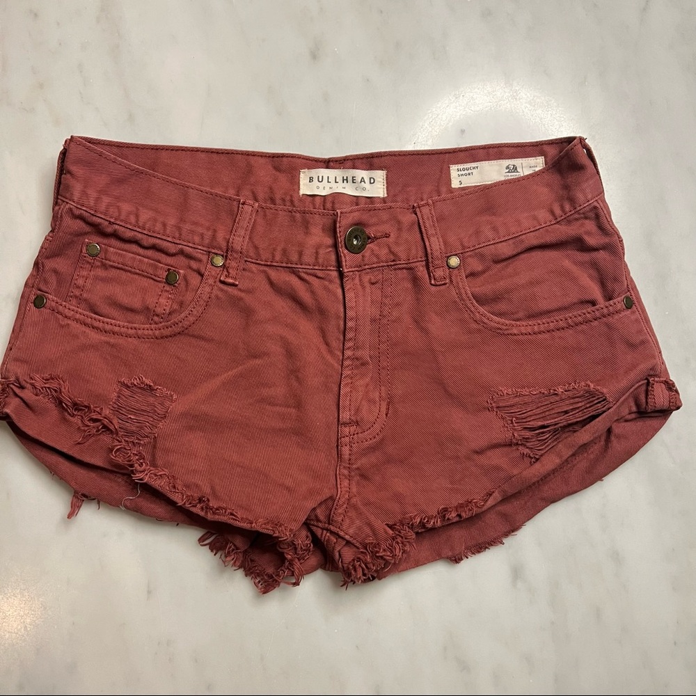 Bullhead Short Shorts size 5 maroon distressed